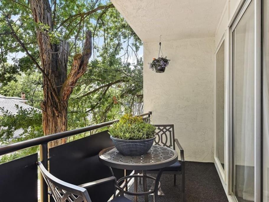 Condo 24! Prized Location. Modern! Bright! Enjoy! Boise Exterior photo